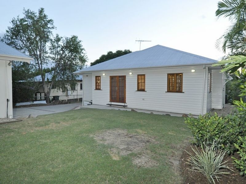 16 Dundee Street, Holland Park QLD 4121