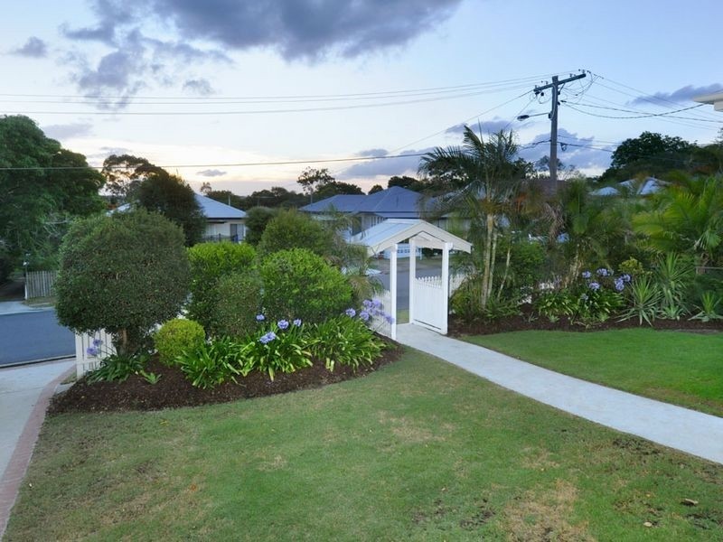 16 Dundee Street, Holland Park QLD 4121