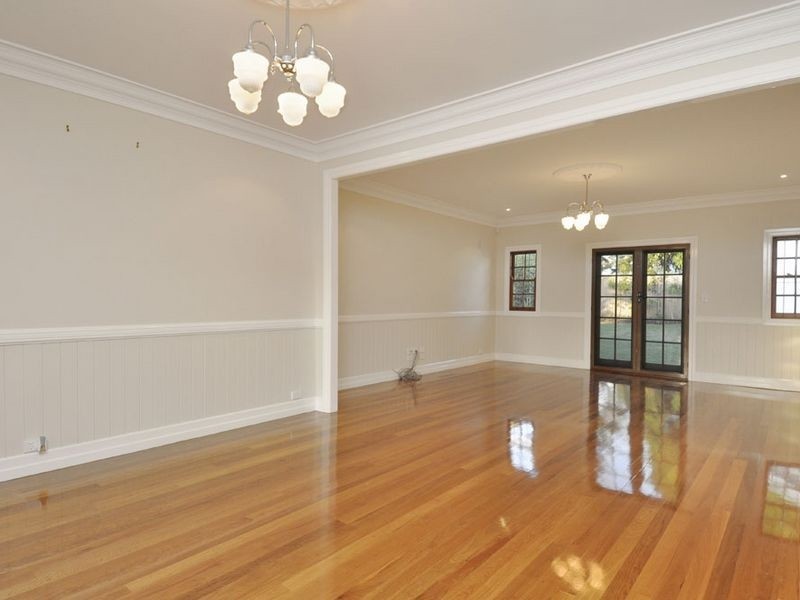 16 Dundee Street, Holland Park QLD 4121