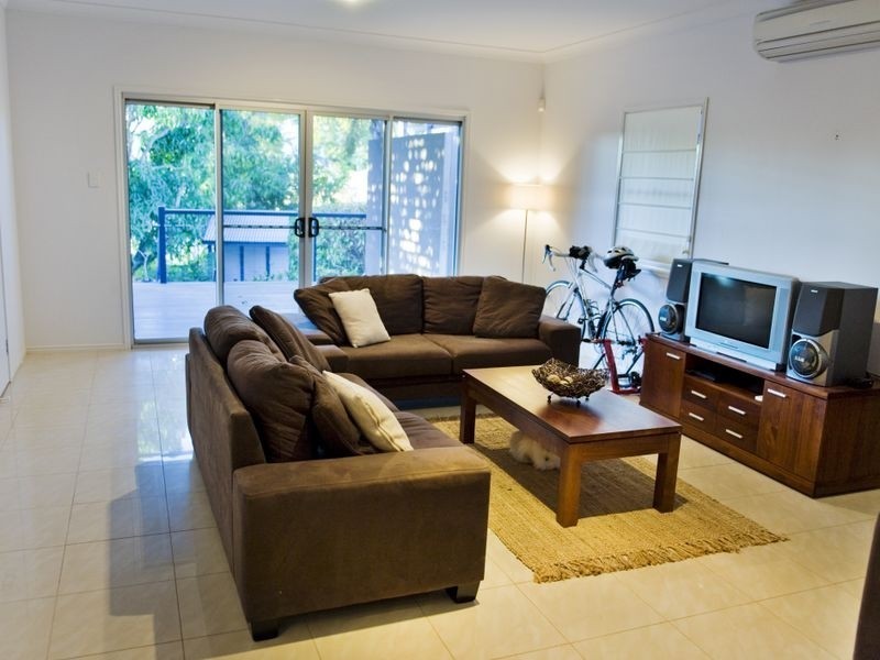 24 Donald Street, Camp Hill QLD 4152