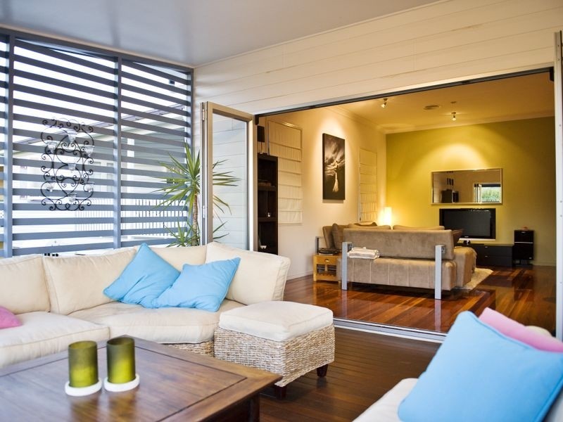 24 Donald Street, Camp Hill QLD 4152