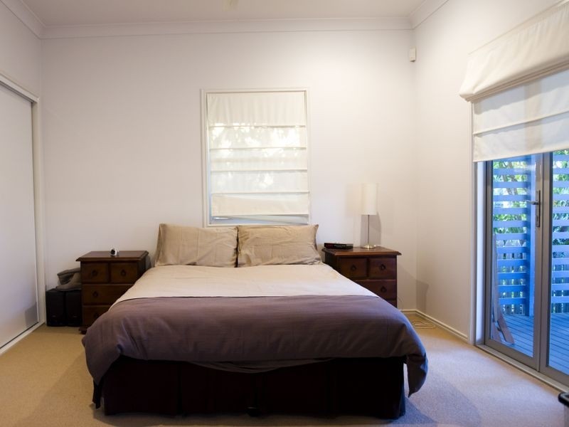 24 Donald Street, Camp Hill QLD 4152