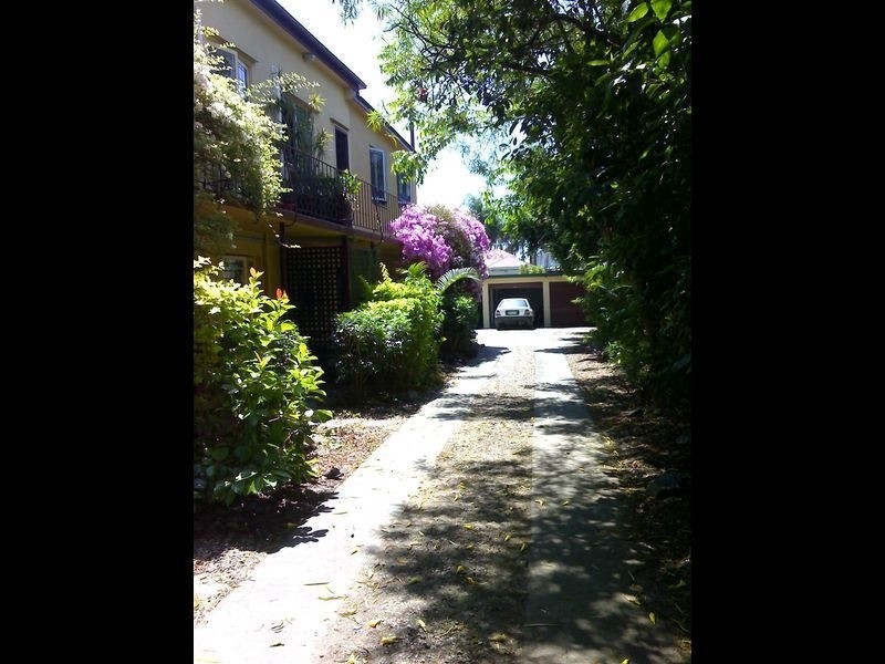 2/13 Gladstone Street, Coorparoo QLD 4151