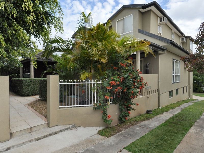 81 Greenmount Avenue, Holland Park QLD 4121