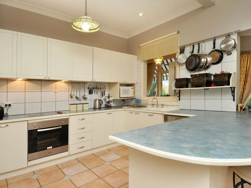 81 Greenmount Avenue, Holland Park QLD 4121