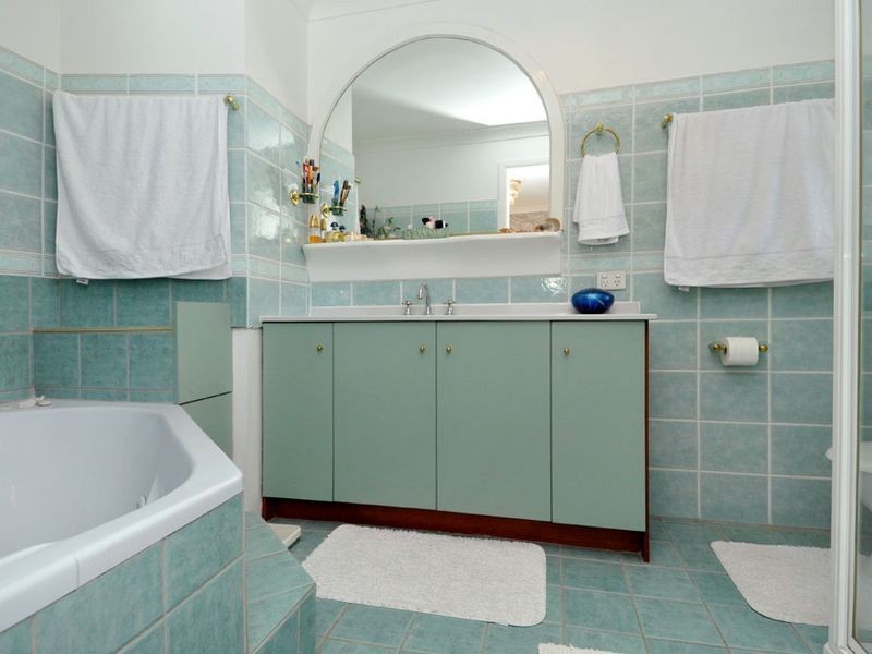 81 Greenmount Avenue, Holland Park QLD 4121