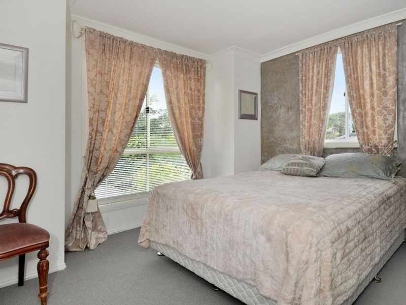 81 Greenmount Avenue, Holland Park QLD 4121