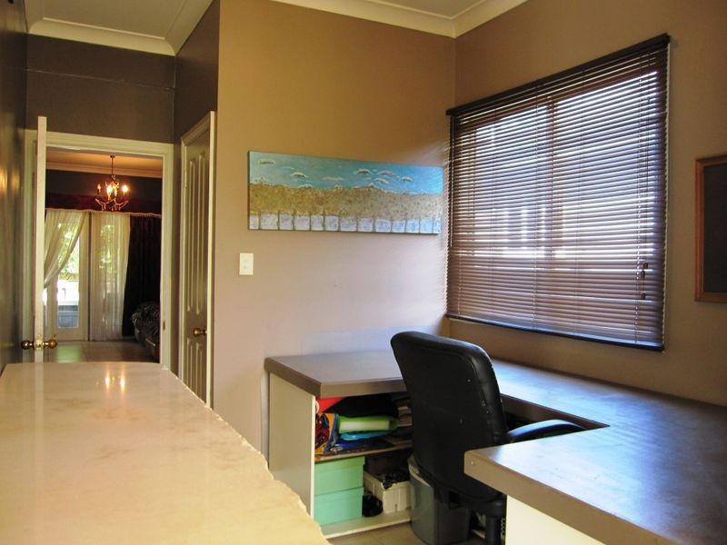 81 Greenmount Avenue, Holland Park QLD 4121