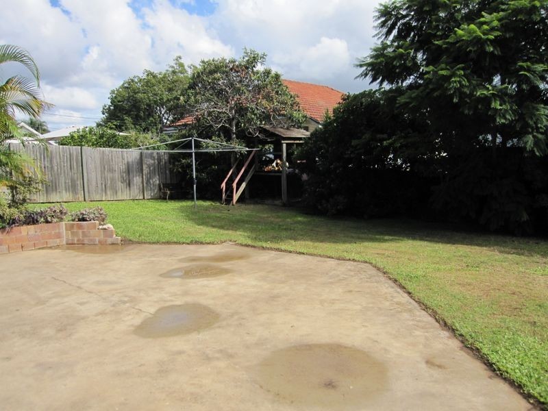 81 Greenmount Avenue, Holland Park QLD 4121