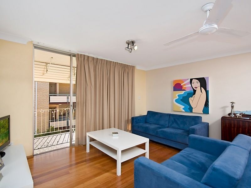 8/22 Raby Road, Coorparoo QLD 4151