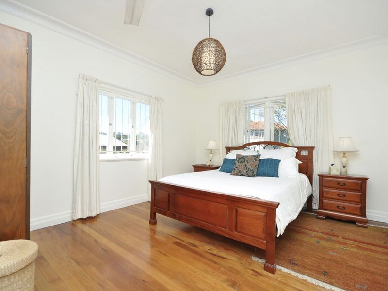 20 The Crescent, Coorparoo QLD 4151