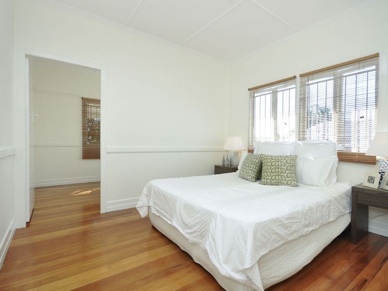 20 The Crescent, Coorparoo QLD 4151