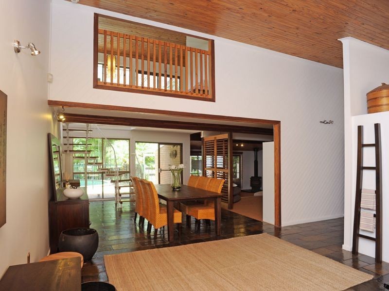 27 Hector  Road, Holland Park QLD 4121