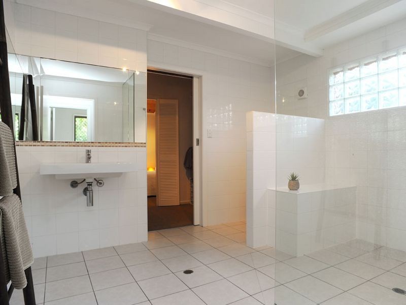 27 Hector  Road, Holland Park QLD 4121