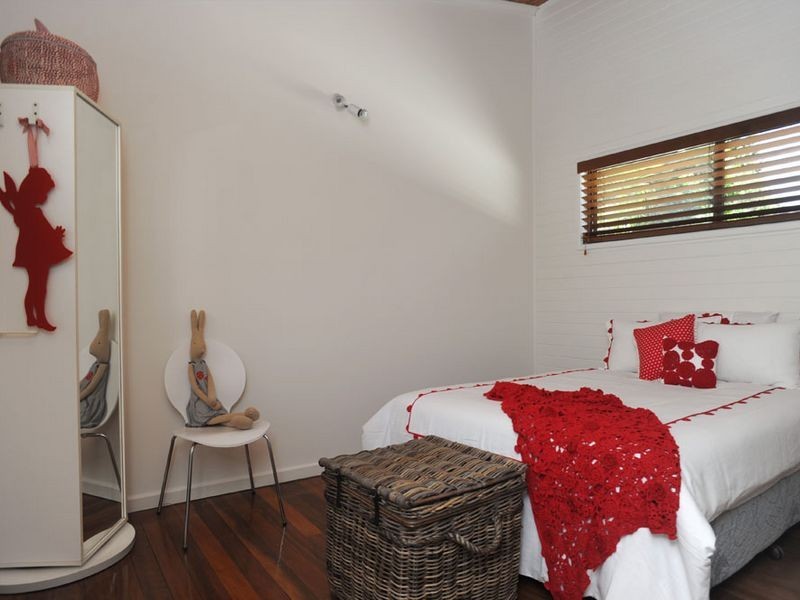 27 Hector  Road, Holland Park QLD 4121