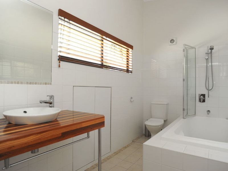 27 Hector  Road, Holland Park QLD 4121