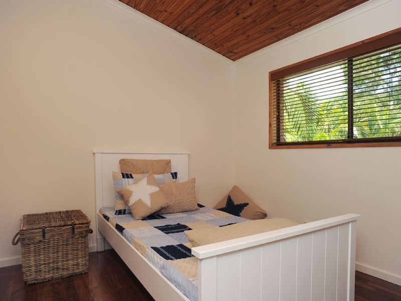 27 Hector  Road, Holland Park QLD 4121