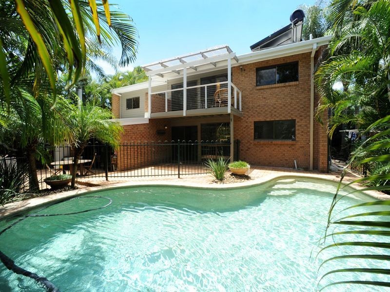 27 Hector  Road, Holland Park QLD 4121