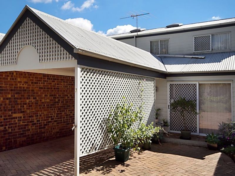 7/9 Glanosmond Avenue, Camp Hill QLD 4152