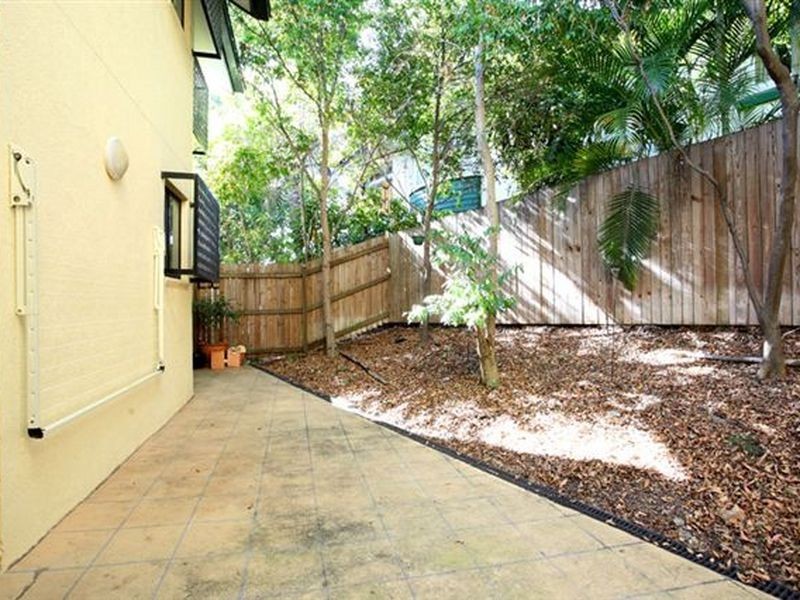 4/12 Norman Crescent, Norman Park QLD 4170