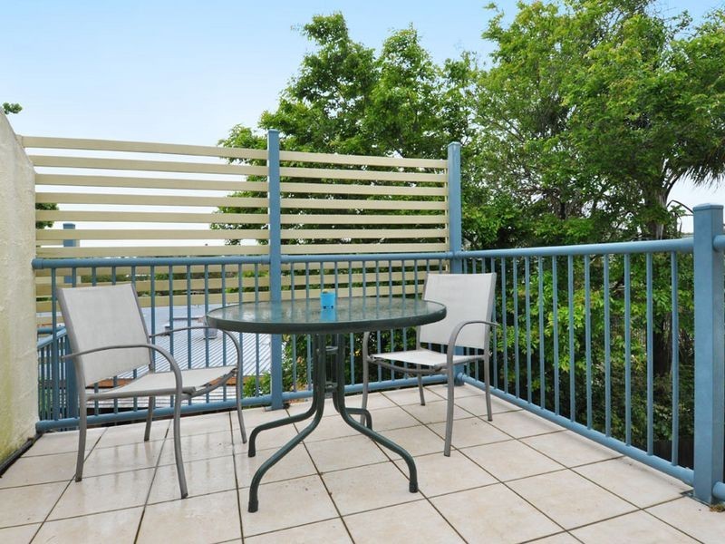 8/262 Cavendish Road, Coorparoo QLD 4151