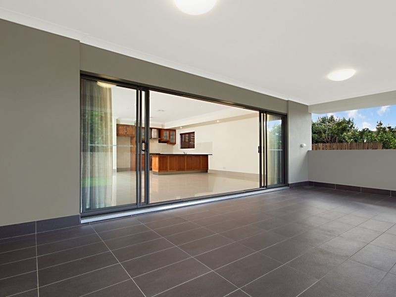 8 St Leonards Street, Coorparoo QLD 4151