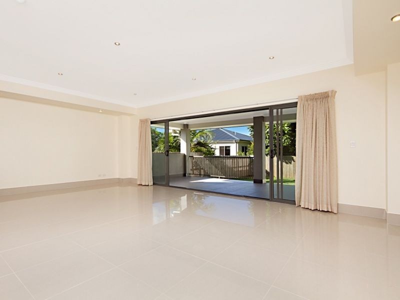 8 St Leonards Street, Coorparoo QLD 4151