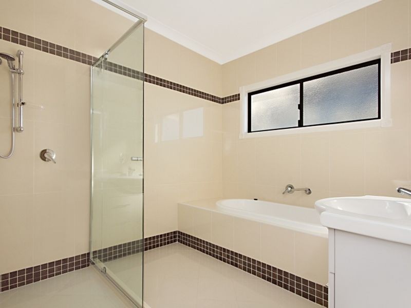 8 St Leonards Street, Coorparoo QLD 4151