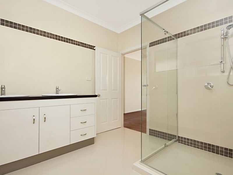 8 St Leonards Street, Coorparoo QLD 4151