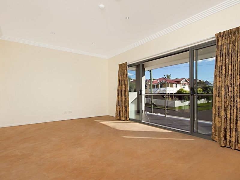 8 St Leonards Street, Coorparoo QLD 4151