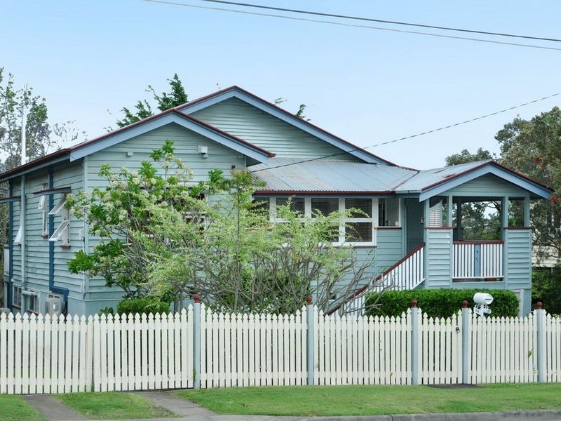 55 Real Avenue, Norman Park QLD 4170