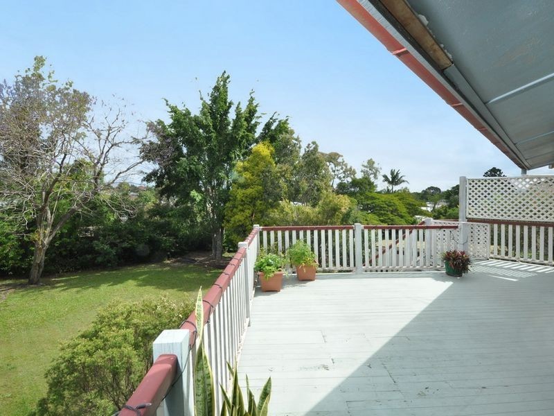 55 Real Avenue, Norman Park QLD 4170