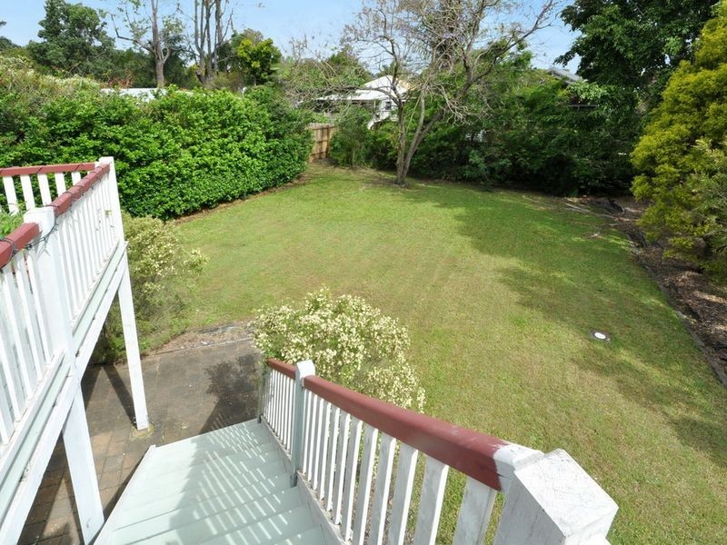 55 Real Avenue, Norman Park QLD 4170