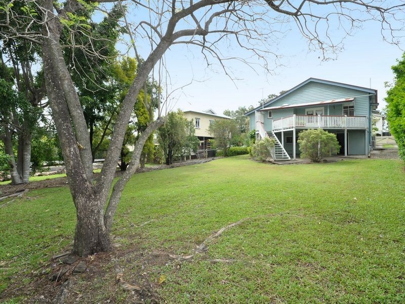 55 Real Avenue, Norman Park QLD 4170