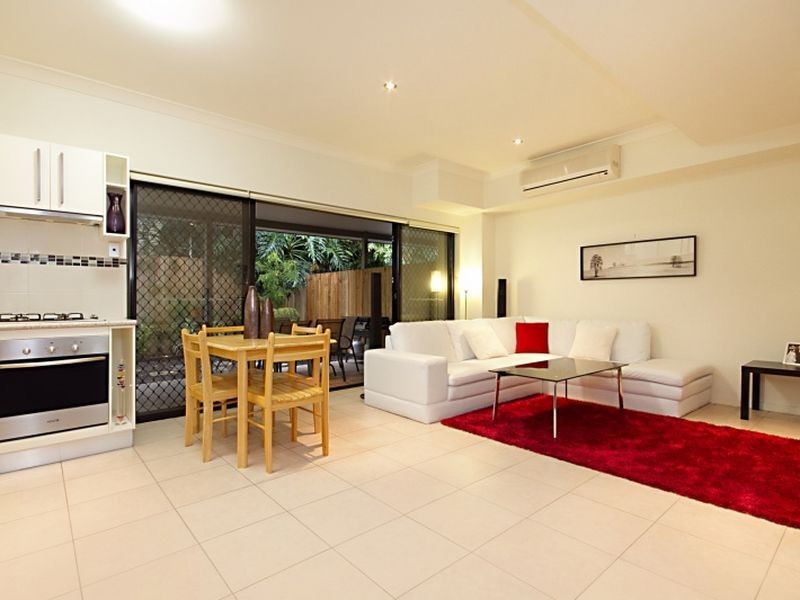 2/116 Juliette Street, Greenslopes QLD 4120
