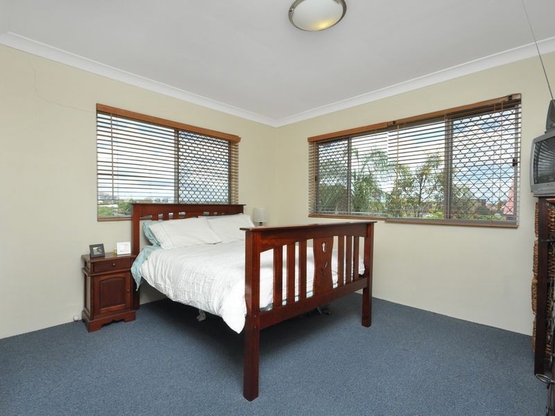 4/16 Ernest Street, Greenslopes QLD 4120
