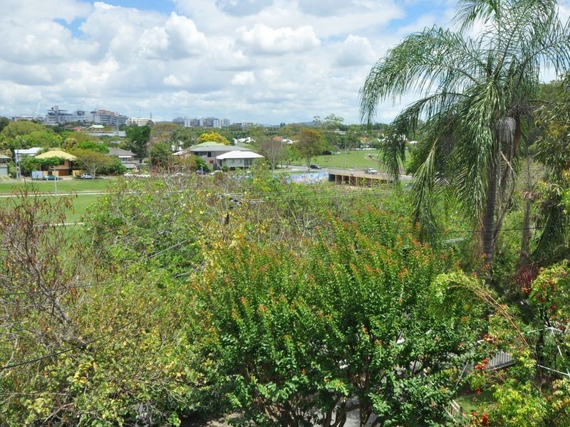 4/16 Ernest Street, Greenslopes QLD 4120