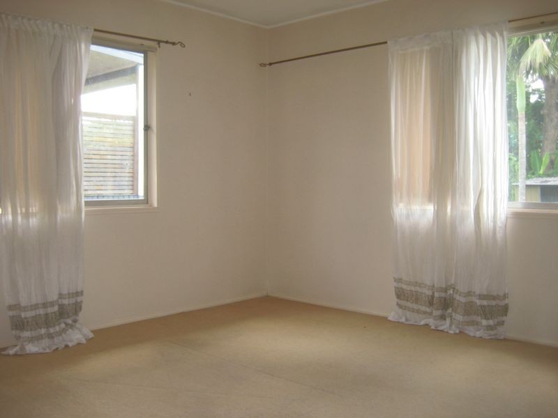 23 Arnold Street, Holland Park QLD 4121