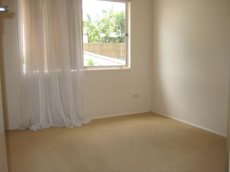 23 Arnold Street, Holland Park QLD 4121