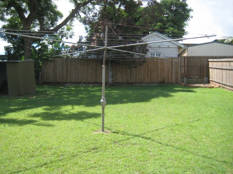 23 Arnold Street, Holland Park QLD 4121