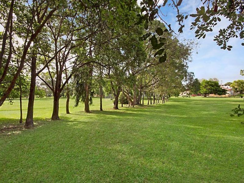 55 Mearns Street, Fairfield QLD 4103