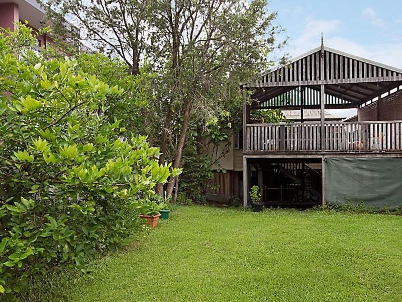 36 Peach Street, Greenslopes QLD 4120