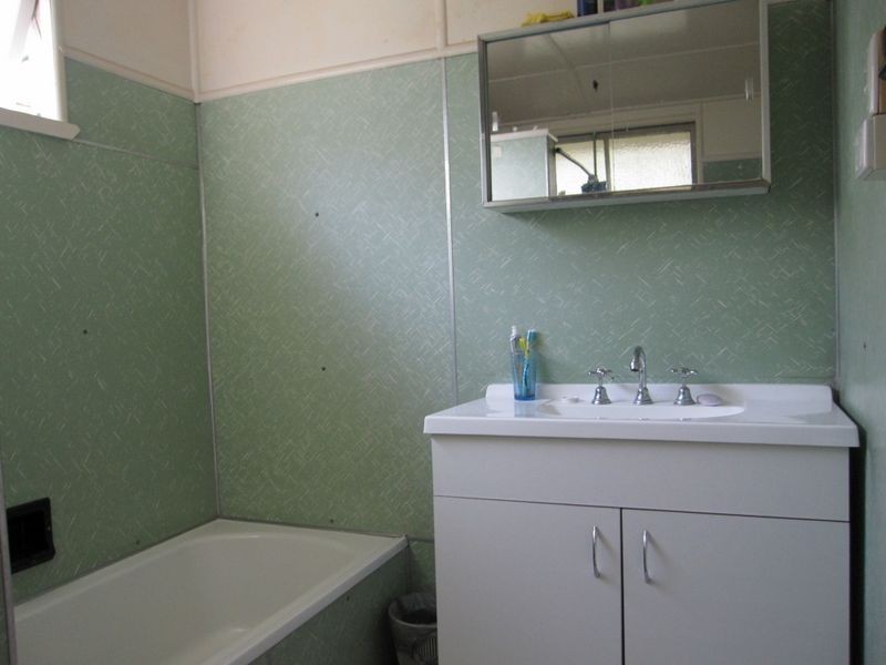 67 Real Avenue, Norman Park QLD 4170