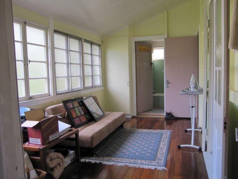 67 Real Avenue, Norman Park QLD 4170