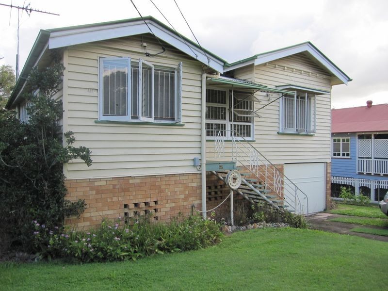 67 Real Avenue, Norman Park QLD 4170