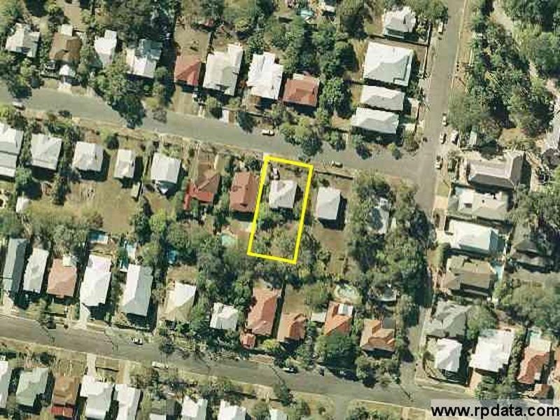 67 Real Avenue, Norman Park QLD 4170