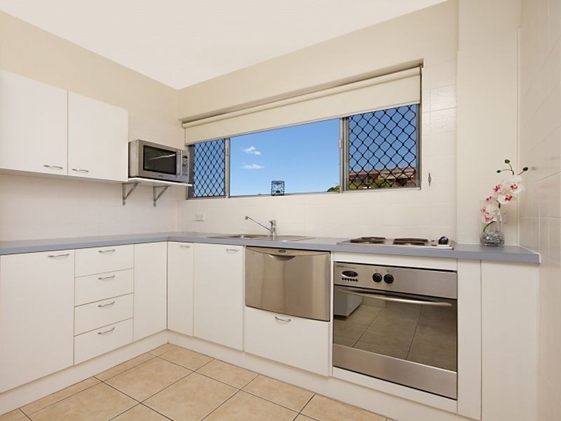 2/68 Pembroke Road, Coorparoo QLD 4151