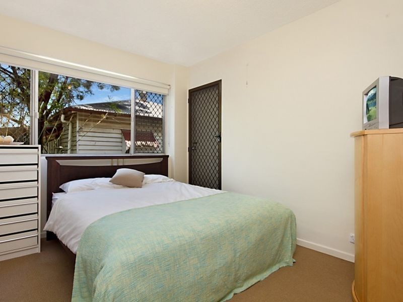 2/68 Pembroke Road, Coorparoo QLD 4151