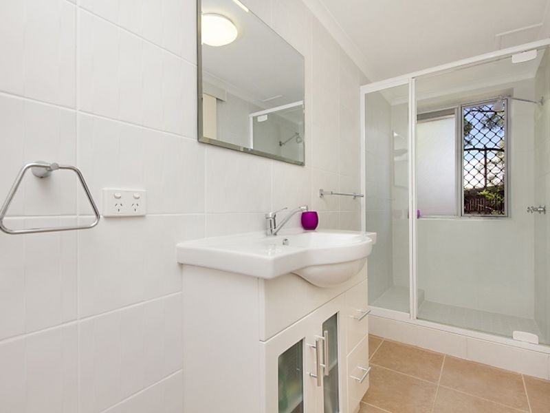 2/68 Pembroke Road, Coorparoo QLD 4151