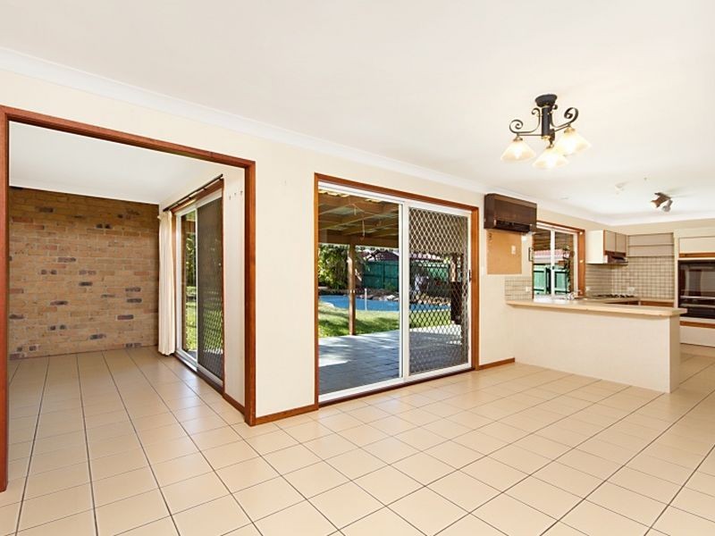 11 Lochleven Street, Carindale QLD 4152